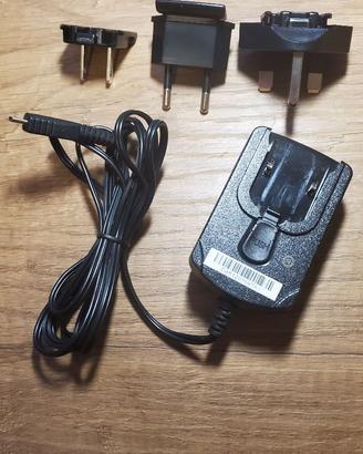 Caricatore USB con adattatori internazionali