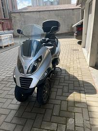 Piaggio MP3. 400