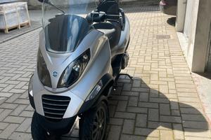 Piaggio MP3. 400