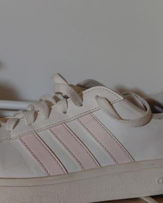 Adidas numero 38 e mezzo