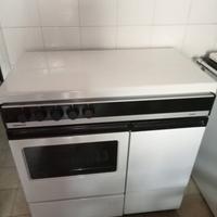 Cucina a gas e forno elettrico