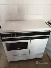 Cucina a gas e forno elettrico