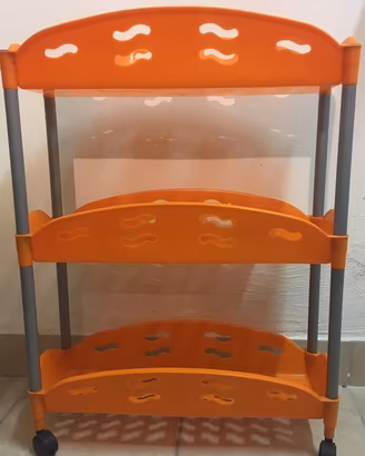 Carrello portaoggetti con ruote