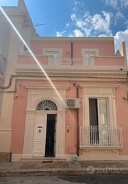 Casa indipendente stile liberty