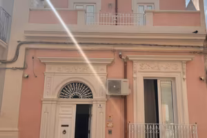 Casa indipendente stile liberty