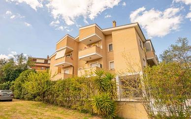 Attico / Mansarda di 95 m² con 3 locali a Roma