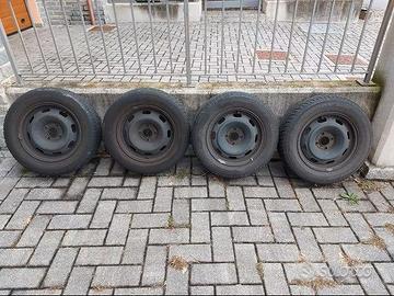 4 pneumatici invernali TOYO + 4 cerchi in ferro