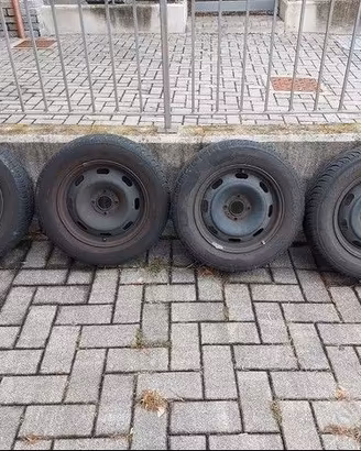 4 pneumatici invernali TOYO + 4 cerchi in ferro