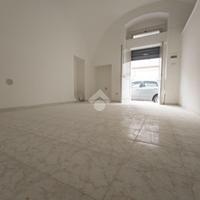 MONOLOCALE A MANFREDONIA