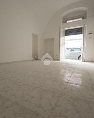 MONOLOCALE A MANFREDONIA