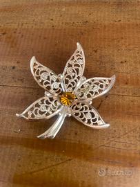 Antica spilla vintage color oro