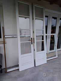 Porta in legno con doppio vetro + persiana 