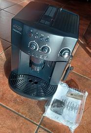 Macchina da caffè De Longhi magnifica 