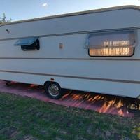 Roulotte laika 52