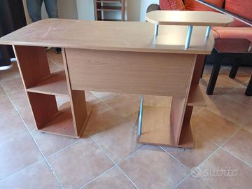 scrivania +porta computer