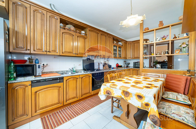 Cucina completa  codice:617/U + Tavolo con panca