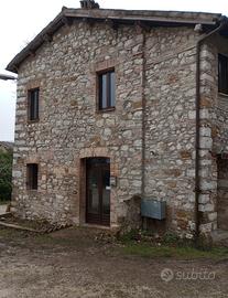 Casa indipendente località Perito - Camerino (MC)