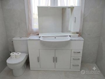 arredo bagno completo di lavabo e specchio 