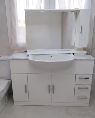 arredo bagno completo di lavabo e specchio 
