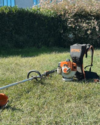 NUM. 9 — DECESPUGLIATORE SPALLEGGIATO STIHL FR460