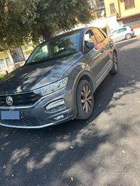 Volkswagen T-Roc grigio