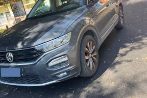 Volkswagen T-Roc grigio