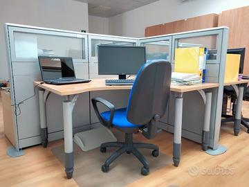 Scrivanie da ufficio e call center.