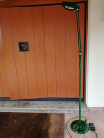 Elegante piantana per casa o ufficio