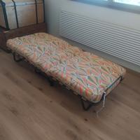 Lettino da campeggio pieghevole con ruote