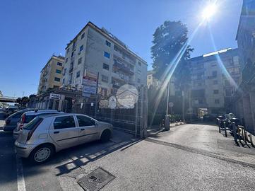 4 LOCALI A NAPOLI