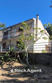 Casa indipendente di 120 m² con 3 locali e box aut