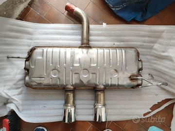 Sotto paraurti e scarico golf 5/6 stile r32