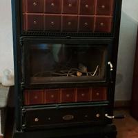 Stufa a legna in maiolica