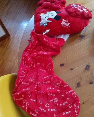 peluche giganti hello.spank ed uno piccolo a cuore