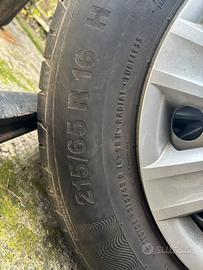 Gomme Continental 215 65 R16 H e cerchie