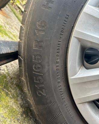 Gomme Continental 215 65 R16 H e cerchie
