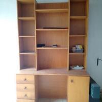 Scrivania con Libreria incorporata