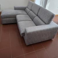 Divano Poltronesofa quattro posti con penisola