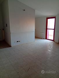 Mansarda zona paletta d'oro con box e cantinola