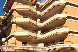 Appartamento con veranda e posto auto