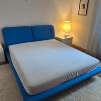 LETTO MATRIMONIALE IN TESSUTO AZZURRO CHIARO