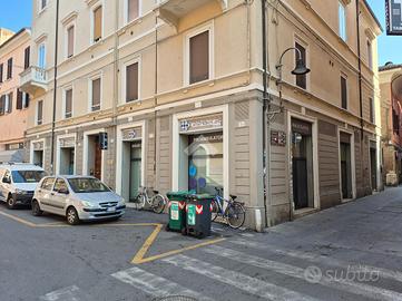 NEGOZIO A FERRARA