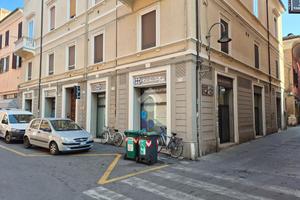 NEGOZIO A FERRARA