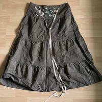 Gonna sotto le ginochia