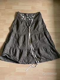 Gonna sotto le ginochia