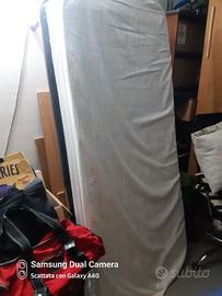 rete singola con materasso 