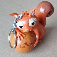 Portachiavi scoiattolo con nocciola