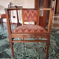 poltroncina d'epoca in legno tassello