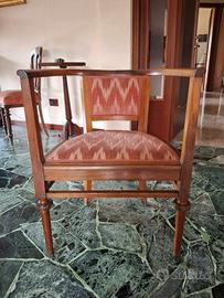 poltroncina d'epoca in legno tassello