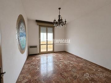 BILOCALE IN PIENO CENTRO CON BALCONE E GARAGE